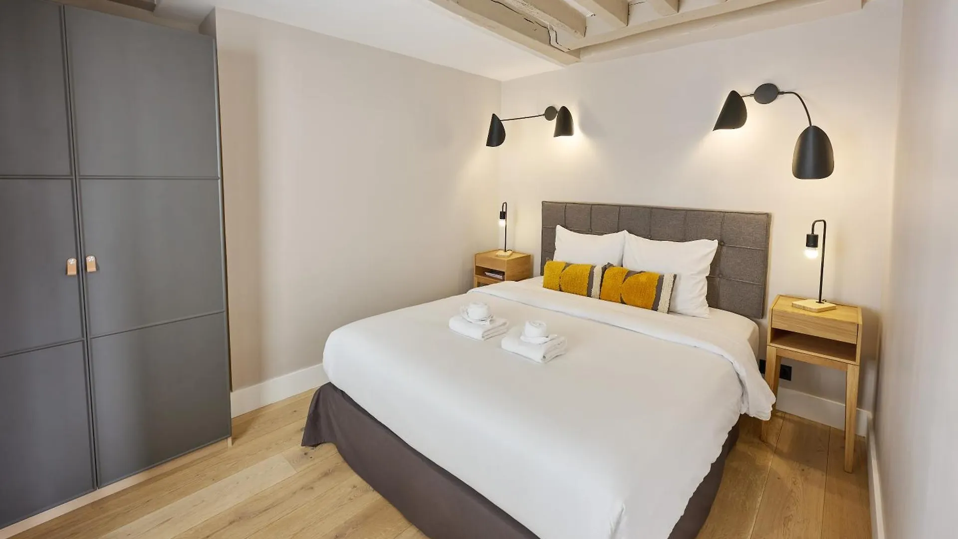 42.Typical Parisian Flat#4Pers#Le Marais#Beaubourg Apartment
