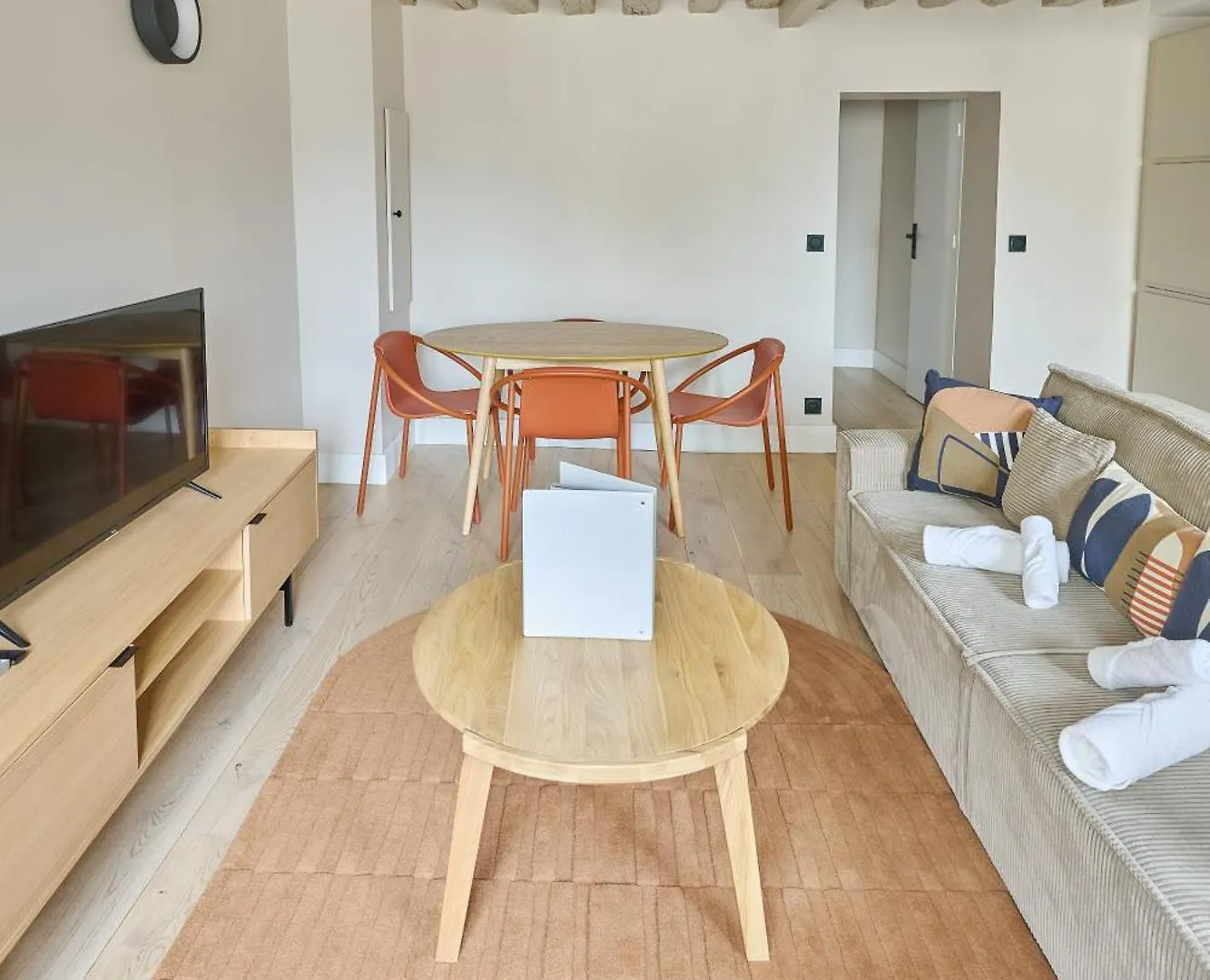 42.Typical Parisian Flat#4Pers#Le Marais#Beaubourg Apartment
